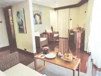 Tàu du lịch để bán