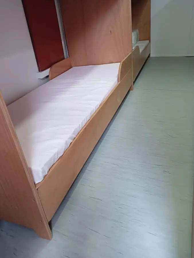 Tàu container để bán