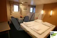 Tàu du lịch để bán
