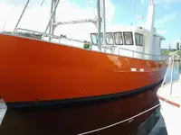 Tàu kéo lưới để bán