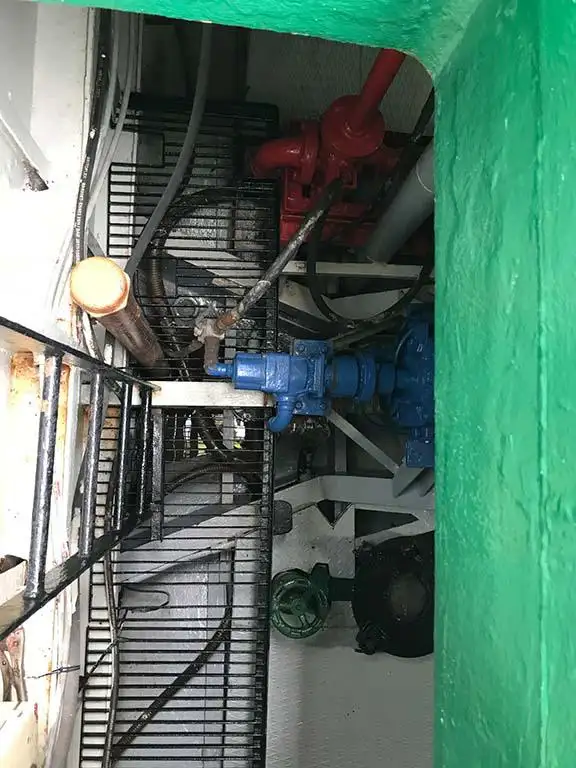 Tàu làm việc để bán