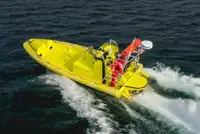 Tàu cứu hộ để bán