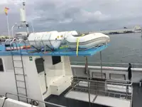 Tàu làm việc để bán