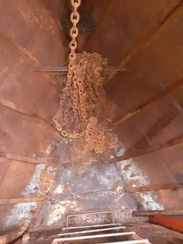 Tàu kéo lưới để bán
