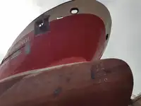 Tàu kéo lưới để bán