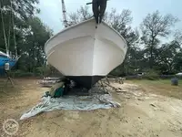 Tàu kéo lưới để bán