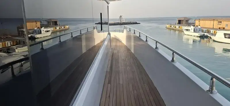 Tàu du lịch để bán