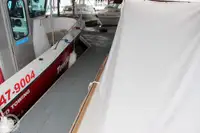 Tàu chế biến cá để bán