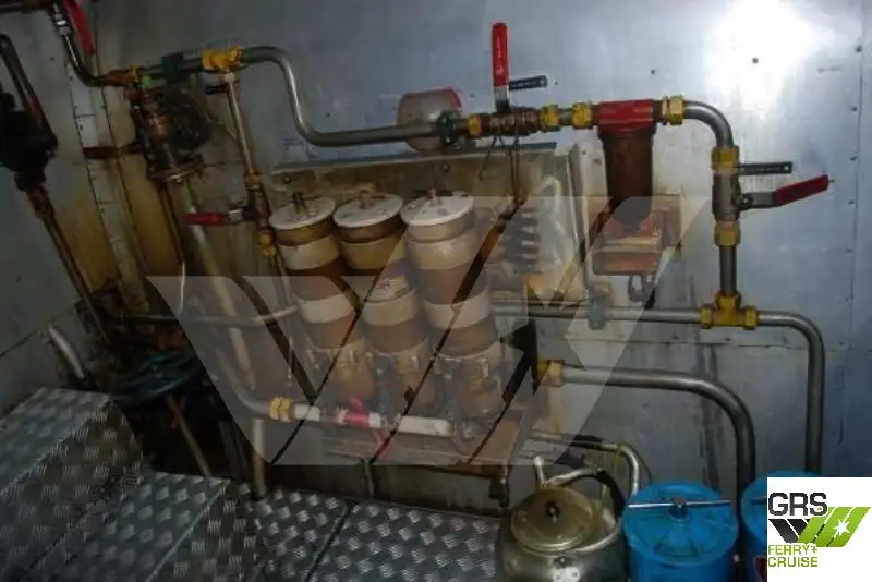 Tàu du lịch để bán