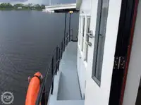 Tàu kéo để bán