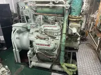Tàu kéo lưới để bán