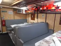 Tàu chở thủy thủ đoàn để bán