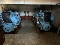 Tàu phà để bán