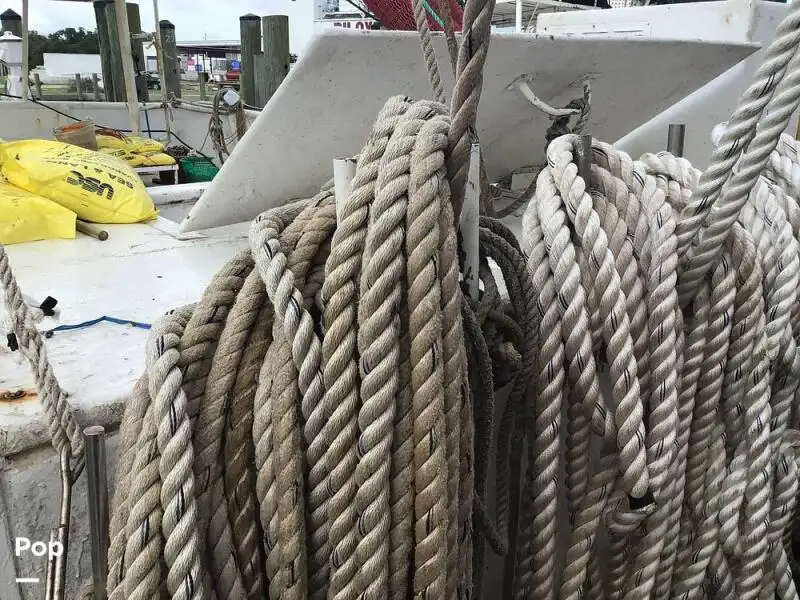 Tàu kéo lưới để bán
