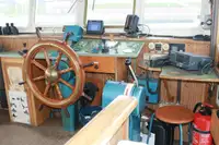Tàu kéo để bán
