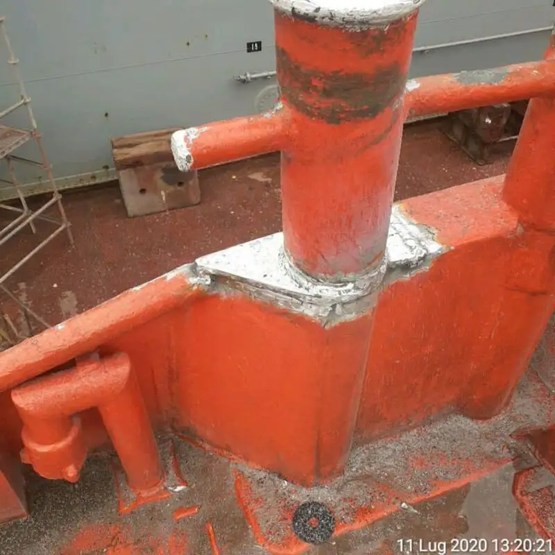 Tàu chở thủy thủ đoàn để bán