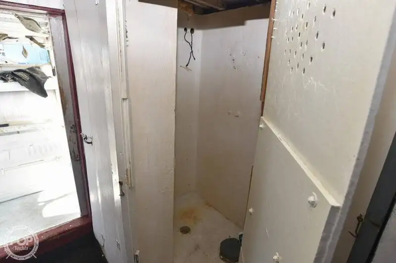 Tàu câu dài để bán