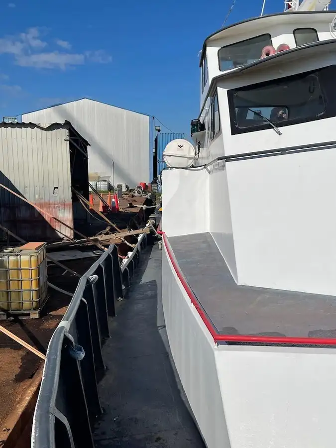 Tàu container để bán