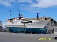 Tàu kéo lưới để bán