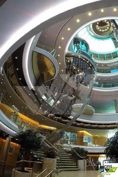 Tàu du lịch để bán