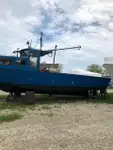 Tàu kéo lưới để bán