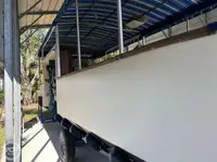Tàu du lịch để bán