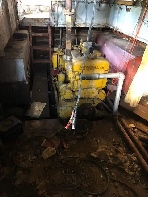 Tàu kéo để bán