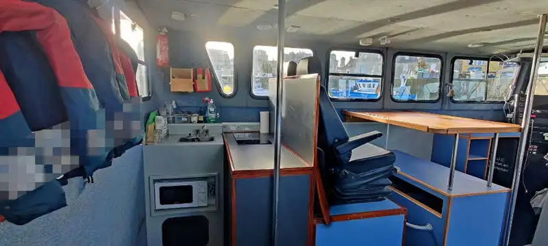 Tàu container để bán