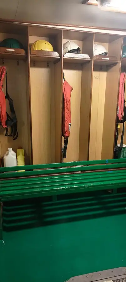 Tàu cung cấp để bán