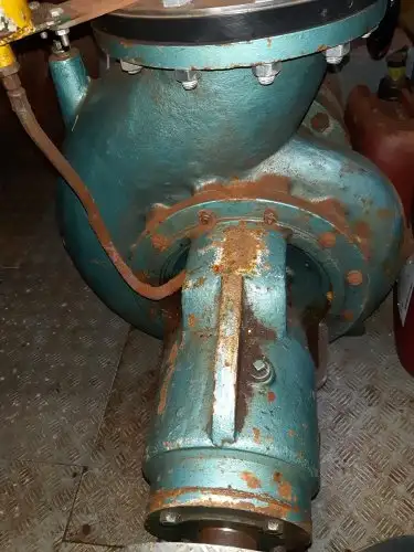 Tàu kéo lưới để bán
