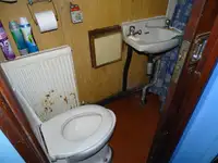 Tàu làm việc để bán