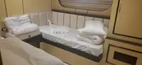 Tàu du lịch để bán