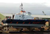 Tàu chở thủy thủ đoàn để bán