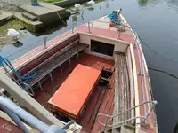 Tàu phà để bán