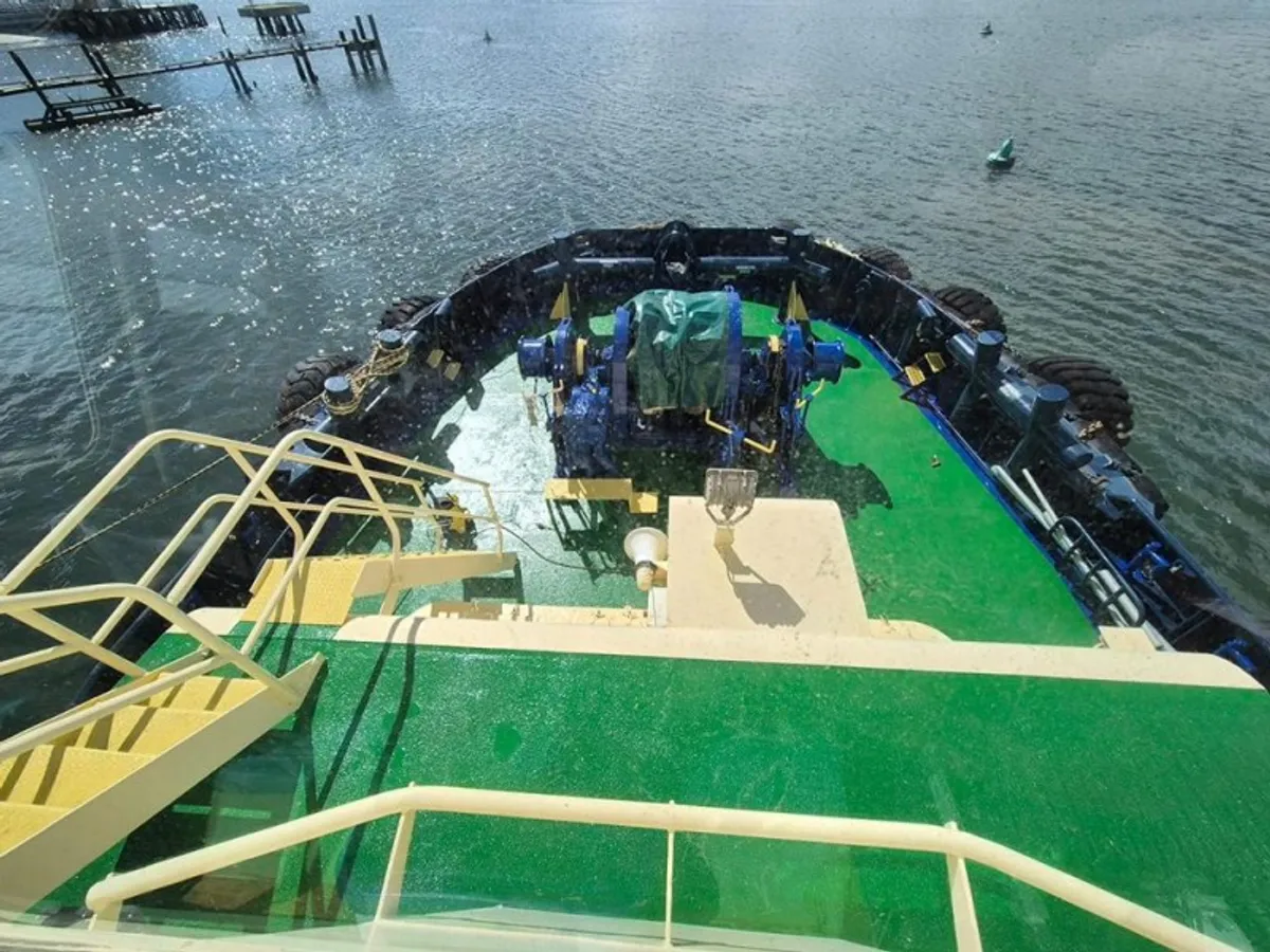 Tàu kéo để bán