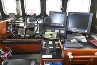 Tàu cứu hộ để bán