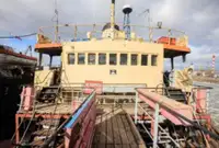 Tàu chở nhiên liệu để bán