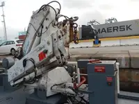 Tàu làm việc để bán