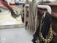 Tàu kéo lưới để bán