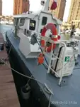 Tàu chở thủy thủ đoàn để bán