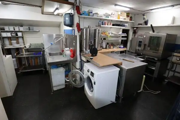 Tàu chở khách để bán
