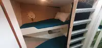 Tàu container để bán