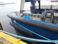 Tàu container rao bán