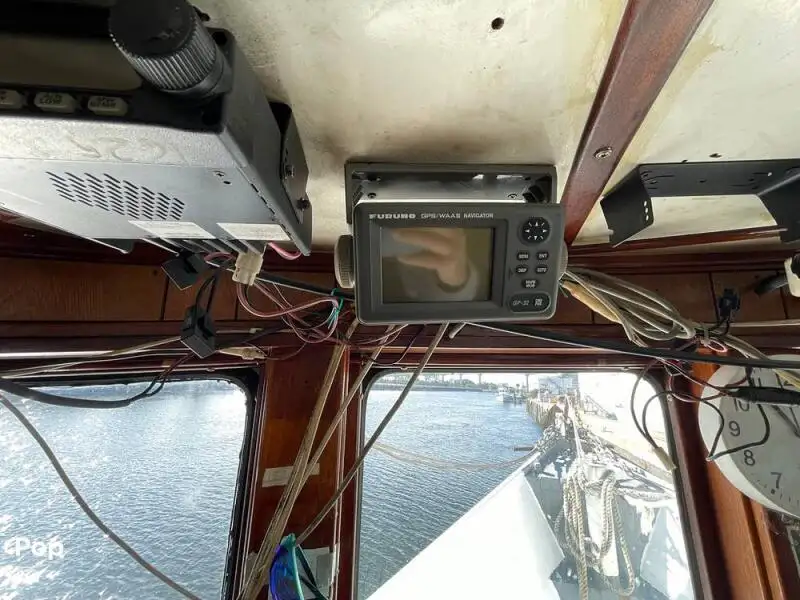 Tàu kéo lưới để bán