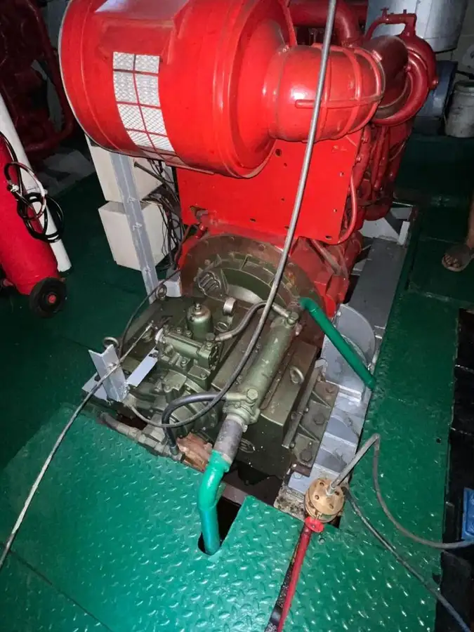 Tàu kéo để bán