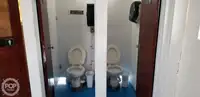 Tàu hai thân để bán