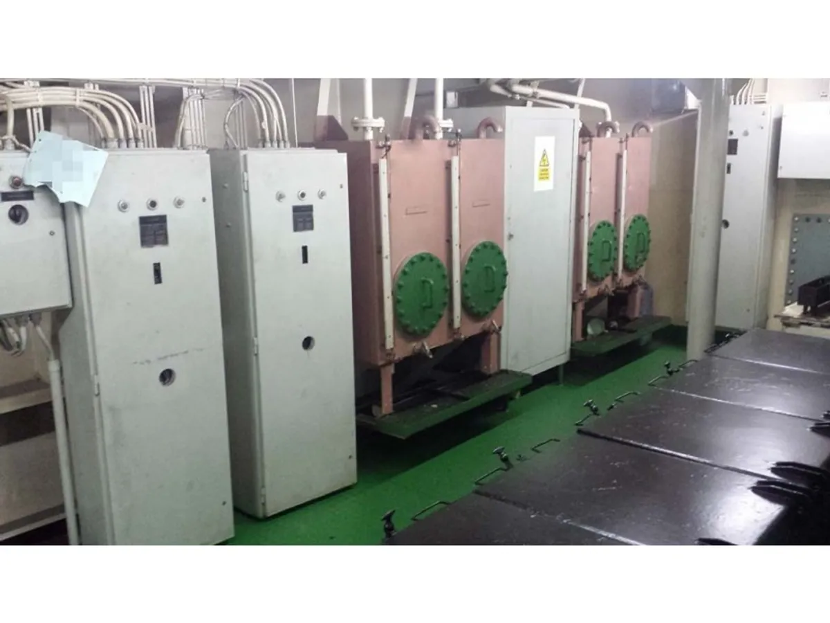 Tàu nạo vét để bán