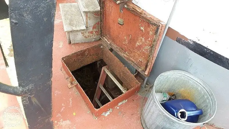 Tàu kéo để bán