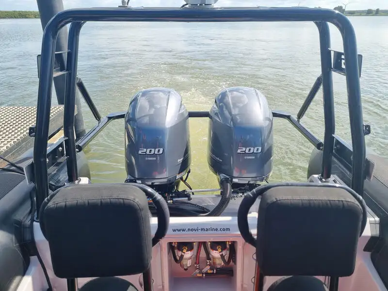 Tàu container để bán