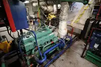 Tàu kéo lưới để bán